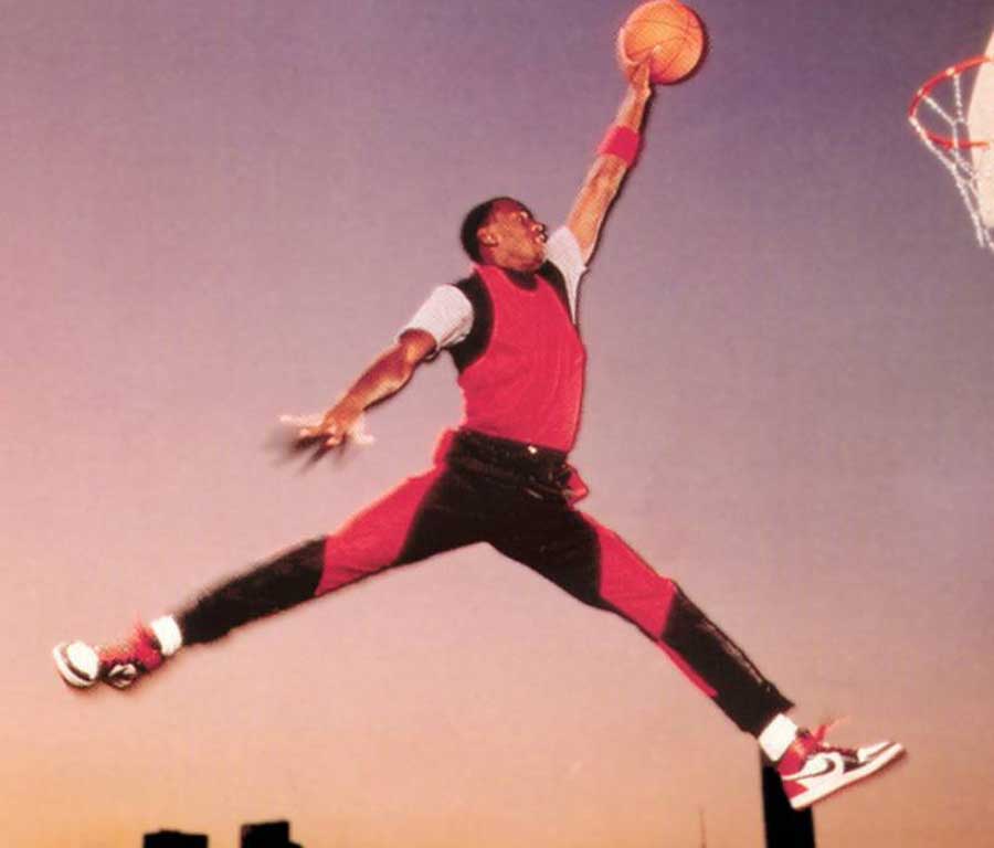 Foto en posición del logo de Jordan.
