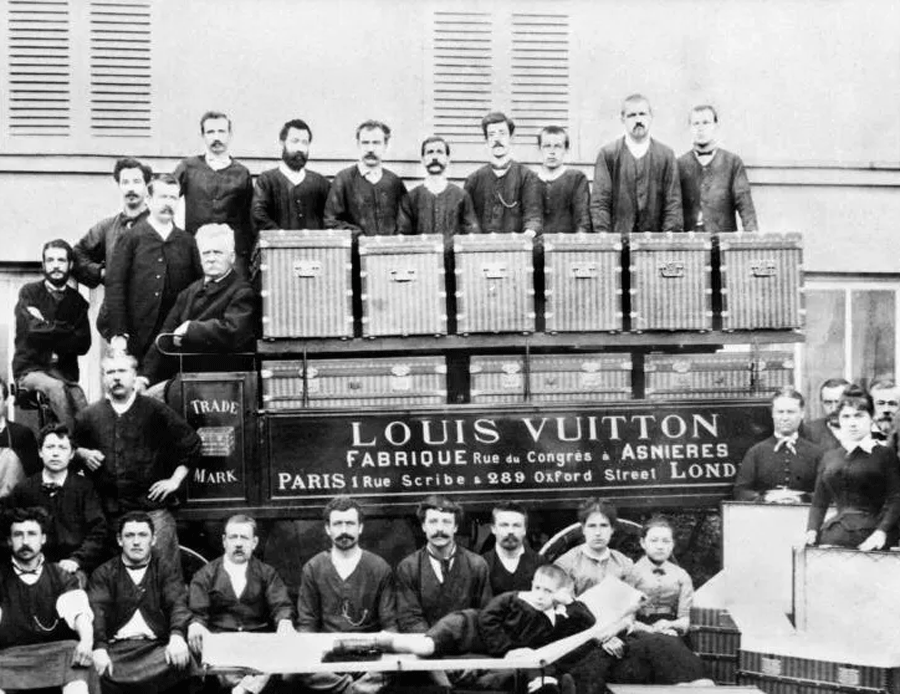 La famosa marca de maletas de lujo Louis Vuitton.