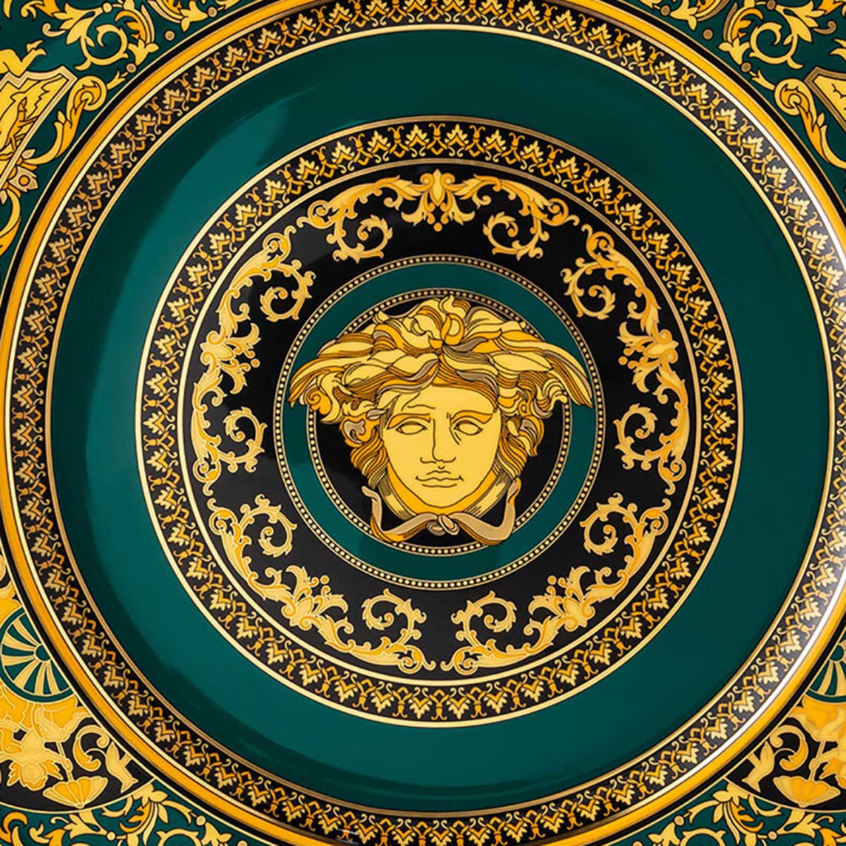 Logo Versace. Son histoire et ses secrets The Color Blog
