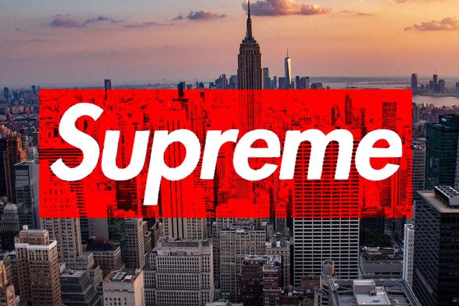 Logo de Supreme con la ciudad de Nueva York de fondo.