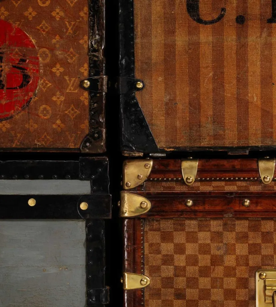 Maletas con el logo de Louis Vuitton