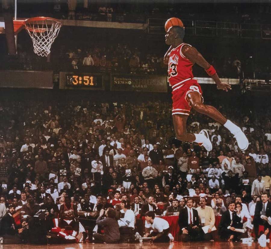 Michael Jordan durante el concurso de mates.