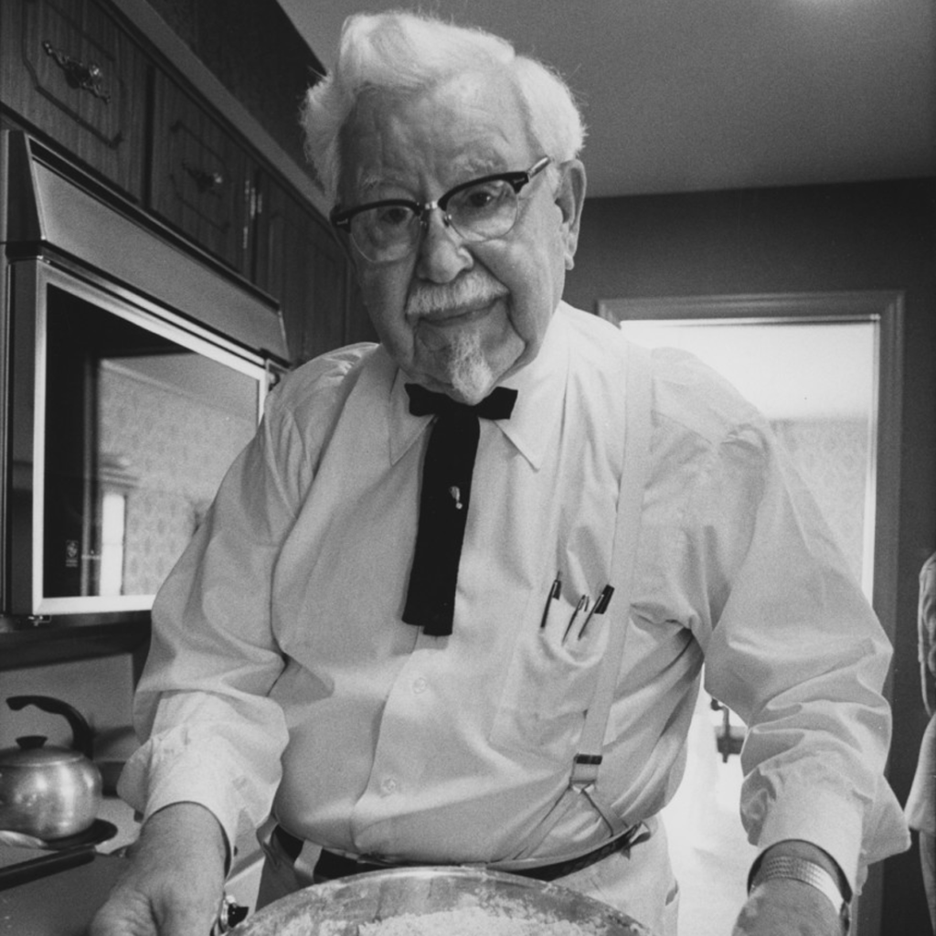 El coronel Sanders, fundador e imagen de KFC. 