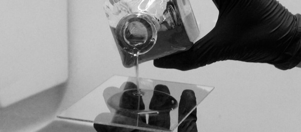 La técnica colodión húmedo se basa en una solución de nitrocelulosa mezclada con éter y alcohol.