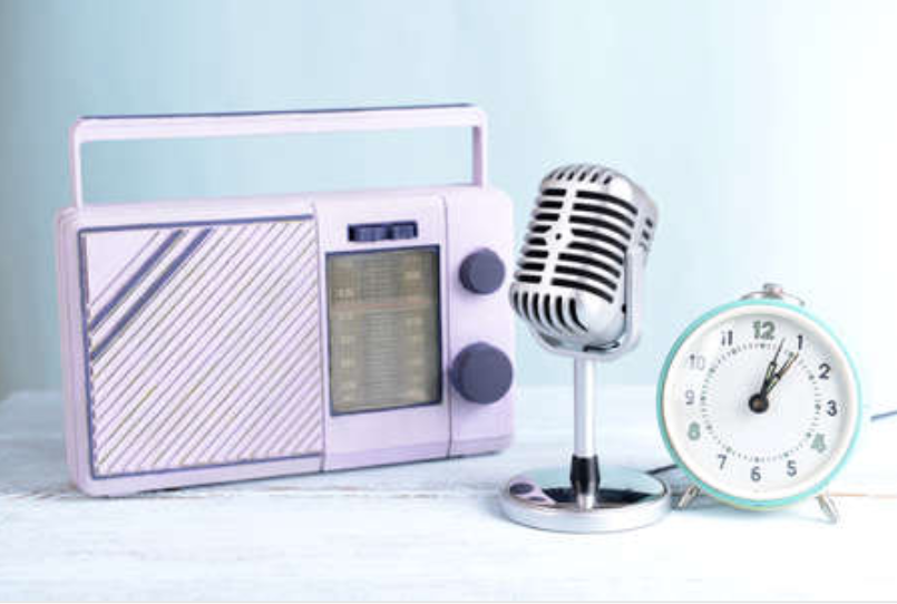 Es responsabilidad de la radio y de los locutores y/o presentadores llevar el tiempo en radio