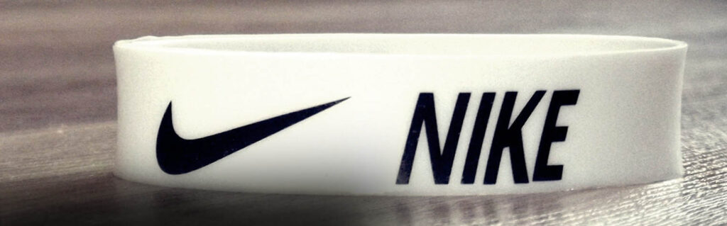 Desde que Carolyn Davidson diseñó para Nike se convirtió en uno de los diseñadores de logos de marcas famosas más reconocidas