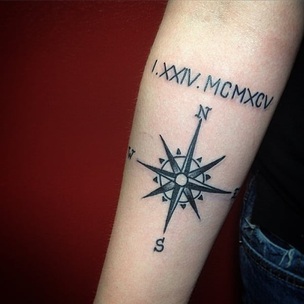 tatuajes de números  con la estrella del norte