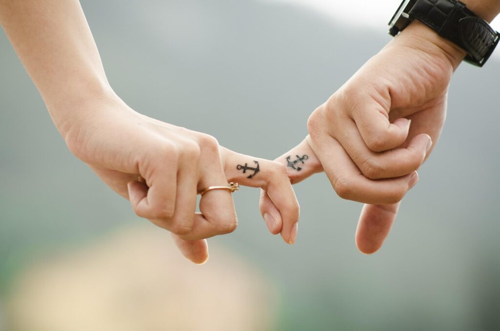 Tatuaje de ancla para pareja