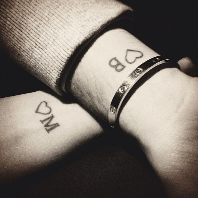 Tatuajes para parejas con las iniciales 